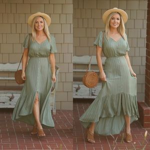 🌿 The Marjorie Button Front Maxi Dress